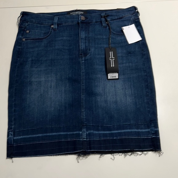 NWT Liverpool Jeans Estrella Medium Dark Stretch Released Hem Denim Skirt Sz 14P - Picture 2 of 9